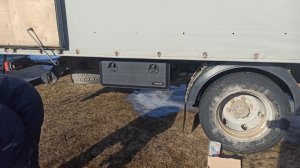 Установка инструментального ящика на грузовой автомобиль