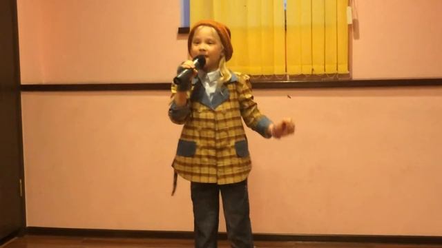 Лена Логиновских 6 лет , зоопарк.Студия Виктория .Челябинск смотреть онлайн