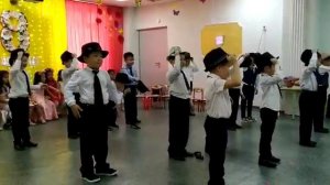 Танец джентльменов на 8 марта.