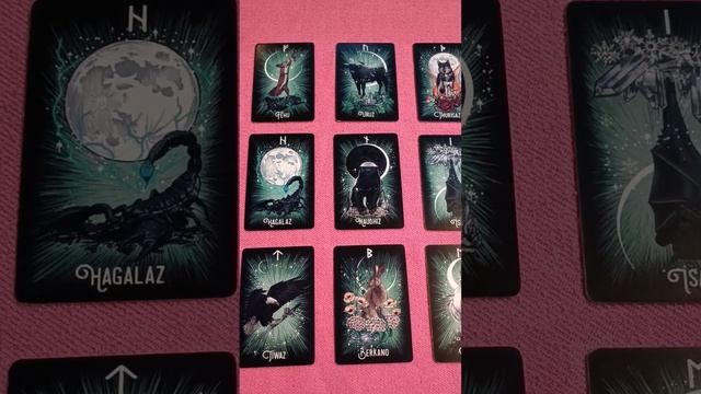 Runes-The Witch's Familiar Runic Oracle Cards review (A White Witch Oracle Deck) смотреть онлайн