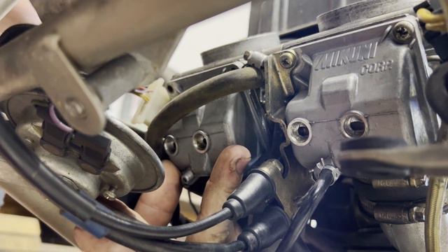1994 Ducati Monster 900 Maintenance - Carburetor Rebuild смотреть онлайн