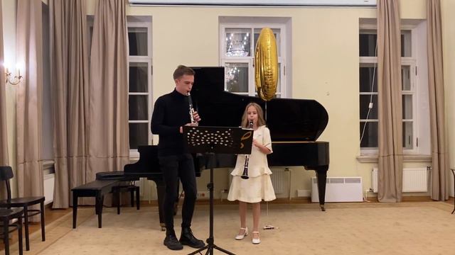 T. Kenny. Calico & Blue Jeans p.1,2. Performed by Tikhon Nikolaev and Anastasiia Trofimova, clarine смотреть онлайн