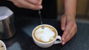 Как делают рисунки на капучино