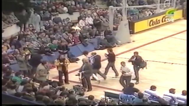 Drazen Petrovic (47 pts) EATING ALIVE Real Madrid - 1988 смотреть онлайн