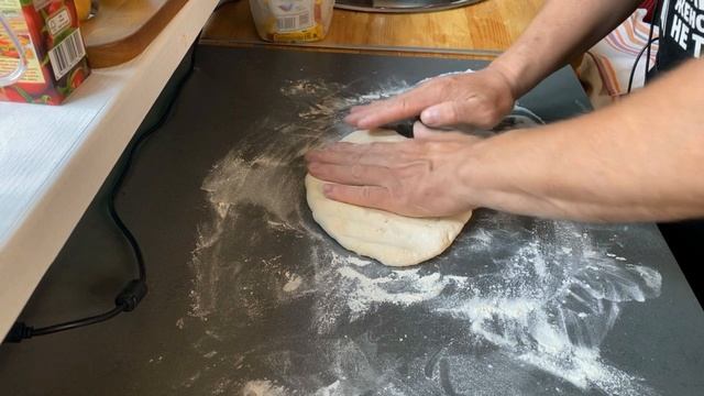 Фламмкюхен, фокачча на тонком тесте + 2 пиццы с одного замеса теста на угольном гриле WEBER смотреть онлайн