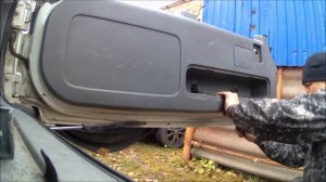 снимаю обшивку с пятой двери  HONDA  CR-V  RD1
