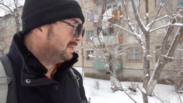 Многоэтажные дома и снег.Люди интересовались откуда я и кто такой. смотреть онлайн