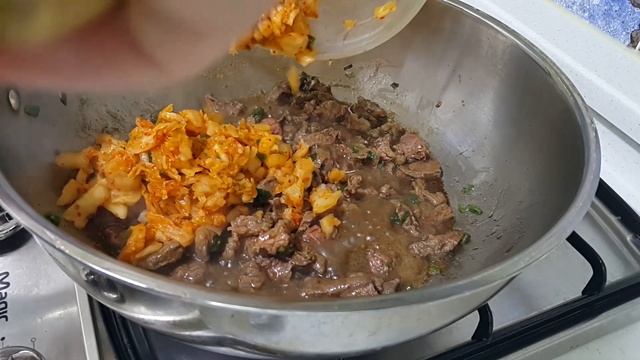 [김치볶음밥] Рецепт кимчи поккымпаб + дегустация корейца смотреть онлайн