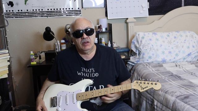 WHITE SQUIER MINI STRATOCASTER MAPLE NECK LIMITED EDITION - IS IT WORTH BUYING? смотреть онлайн