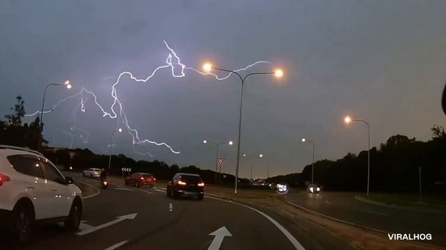 10 Incredible Lightning Strikes Caught On Camera
