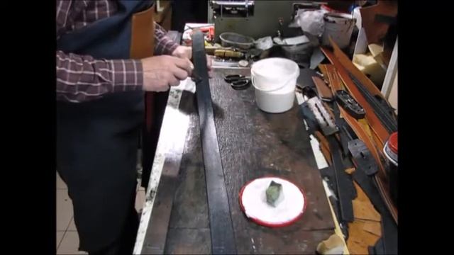 Изготовление ремня из кожи с помощью штанцформ Making a leather belt using a rod form смотреть онлайн