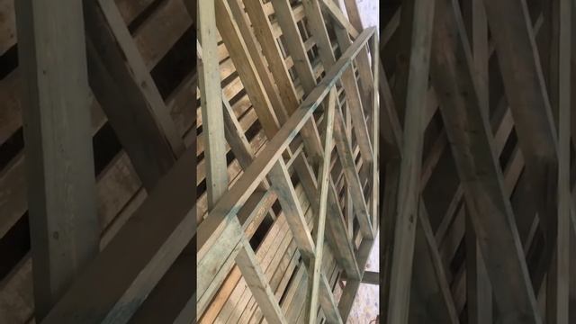 Баня с односкатной крышей и антресолью (сборка стен) смотреть онлайн