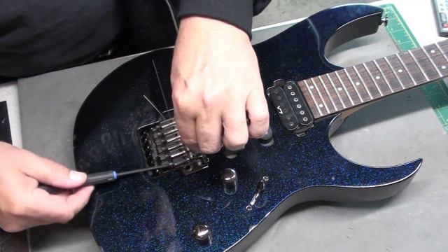 Pt.2 Seymour Duncan Black Winter Humbuckers Installation - Ibanez RG1570 Team J Prestige Guitar смотреть онлайн
