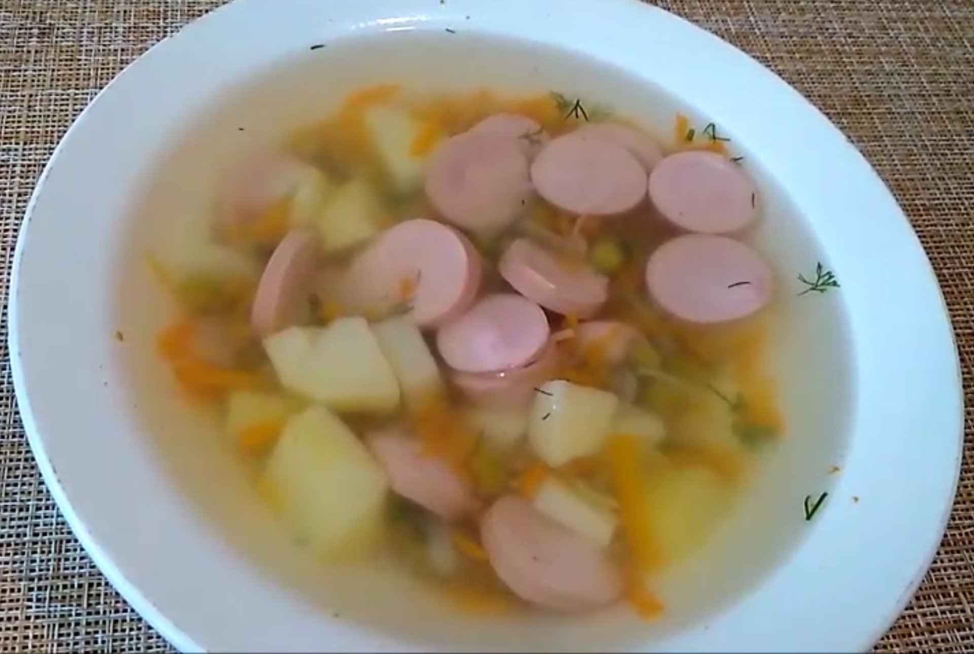 Быстрый суп с сосисками.mp4 смотреть онлайн