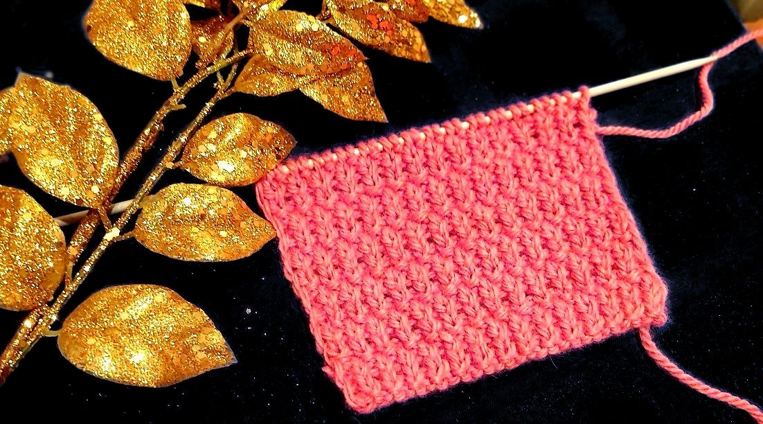 Ажурный узор спицами, который может скрыть изъяны нитки // МК для начинающих. смотреть онлайн