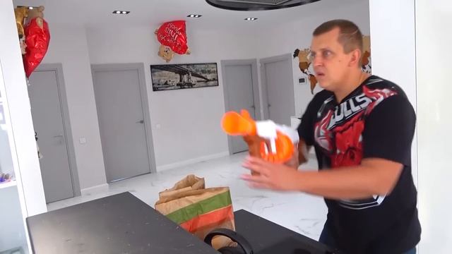 ЛЫСАЯ БОРОДА СЪЕЛ ОБЕД СТАРОГО. NERF BROTHERS
