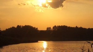 а гигантский крокодил наше солнце проглотил