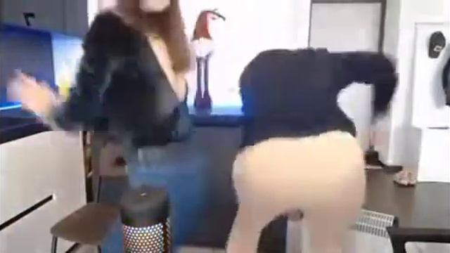 Тверк попай от Коти и Ситро смотреть онлайн