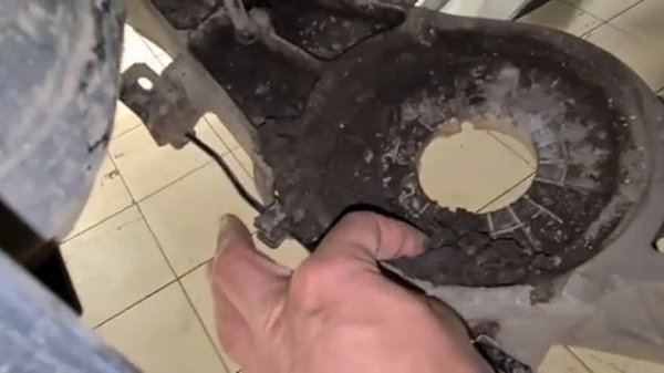 Странная поломка у почти новой Maserati Levante!