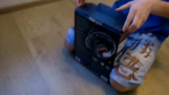 Первое видео. Распаковка наушников. смотреть онлайн