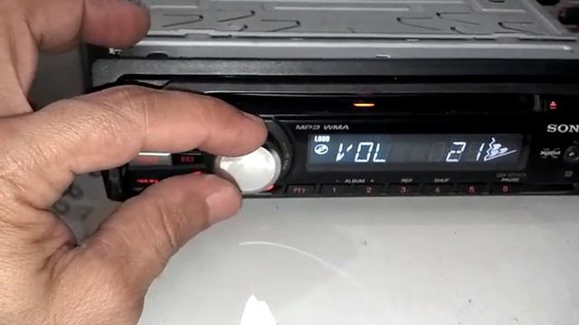 Demonstração Auto Rádio CD MP3 Player Sony CDX-GT227X смотреть онлайн
