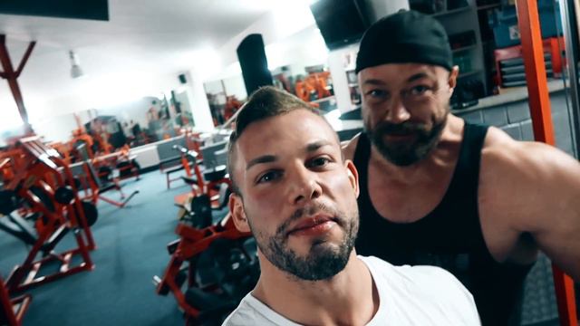 ADOLF HEBT AB! - WORKOUT MIT JOHANNES LUCKAS смотреть онлайн