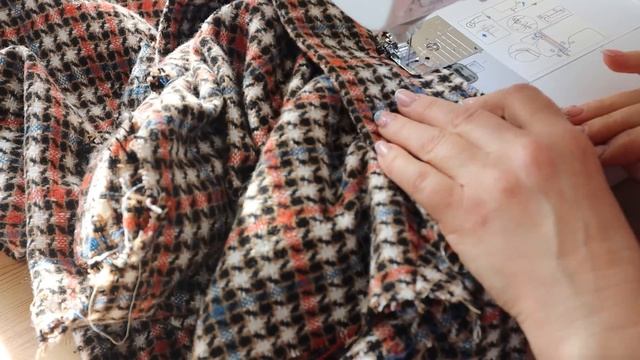 Наши модницы зря не воспринимаю жилет в серьез. Этот стильный предмет гардероба на осень самое то смотреть онлайн
