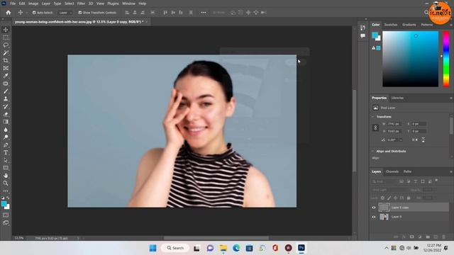 How to smooth skin in photoshop || Skin retouching in photoshop (2023) смотреть онлайн