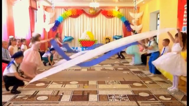 Танец _Чайка_ в детском саду (9 группа).mp4 смотреть онлайн