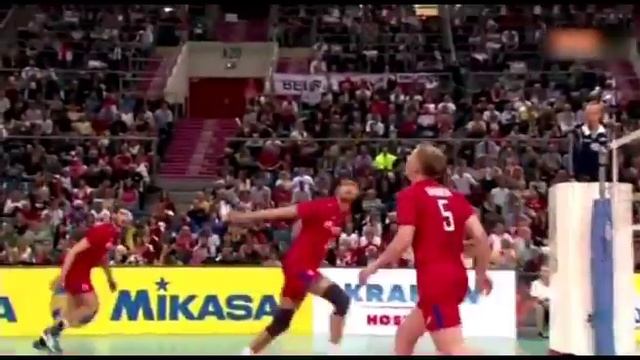 Тренер Сергей Шляпников поздравил россиян с Днем рождения волейбола смотреть онлайн