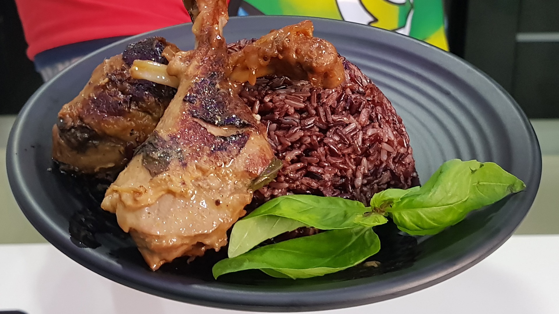 Утиные ножки с имбирем апельсинами и горчицей.