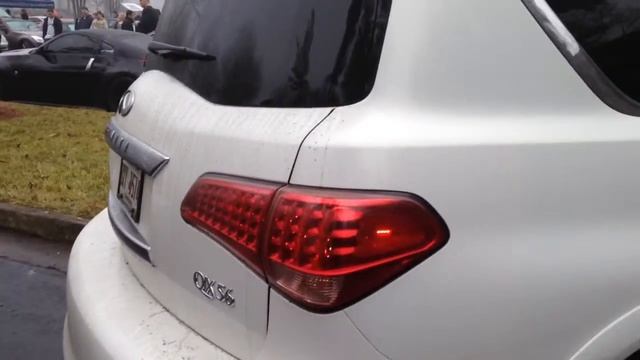 Infiniti QX80 (V8) revving смотреть онлайн