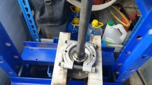 Тойота Прадо 150. Замена подшипника задней полуоси. Заметки.