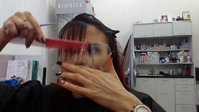 Как подстричь себе косую челку смотреть онлайн