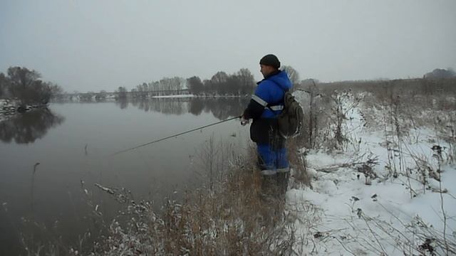 Рыбалка на спиннинг зимой на нижней Москве реке. смотреть онлайн