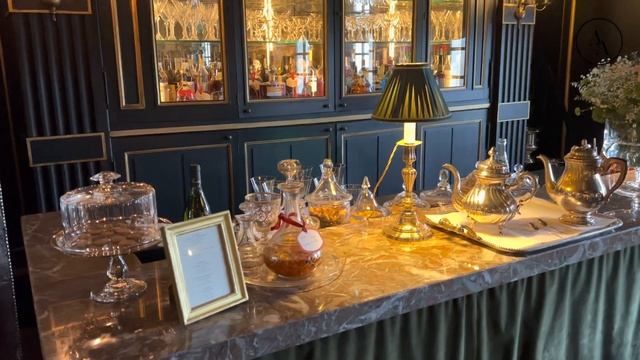 Un jour et une nuit au Château Louise de la Vallière смотреть онлайн
