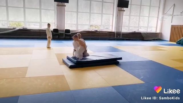 МАТВЕЙ УЧИТСЯ ДЕЛАТЬ ФЛЯК. САМБО И ДЗЮДО ДЕТИ смотреть онлайн