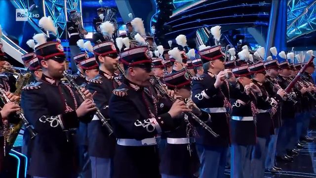 Sanremo 2024 - L'apertura della serata finale смотреть онлайн