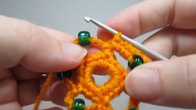 Обвязала рядом столбиков без накида цветок с крупным бисером смотреть онлайн