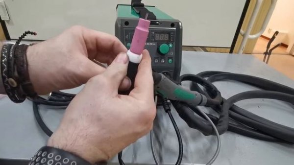 Unboxing and testing a migatronic focus 200 AC/DC tig welder. Review after a couple of weeks testin