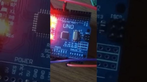 Реализую сервопривод mg995 через arduino uno r3.и потенциометр
