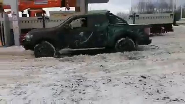 Форд F150 раптор вытянул застрявшую фуру/ Помог дальнобойщику/ WorkCar