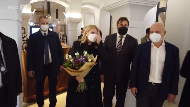 Prezidentka SR Zuzana Čaputová uctila s advokáty výročí sametové revoluce смотреть онлайн