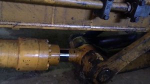 Снятие и установка ковшевого цилиндра на экскаваторе HYUNDAI 290