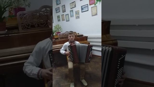 Українська народна пісня в обробці М.Різоля .Виконує Жук Роман .Викладач Антонюк Наталія смотреть онлайн
