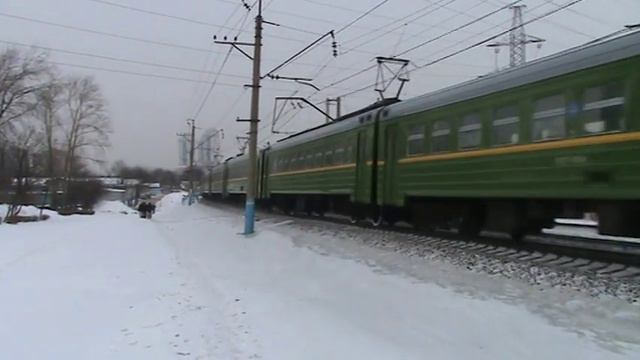 Электропоезд ЭР2Т-7184 платформа Матвеевская смотреть онлайн
