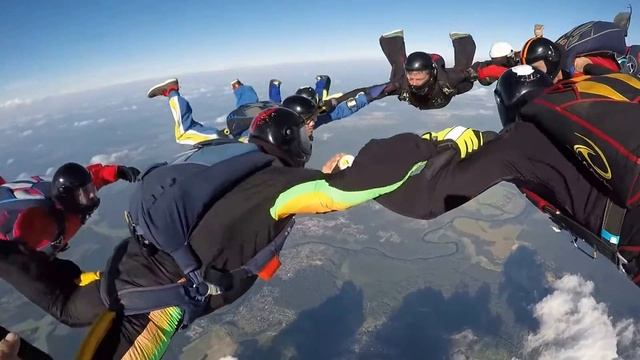 Десятка с двумя перестроениями Рекорд России Ватулино 2017 инвалиды-парашютисты. 10 way+2 Vatulino смотреть онлайн