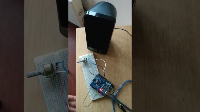 Arduino Uno - "Triangle" wave sound (PWM) + The Trooper смотреть онлайн