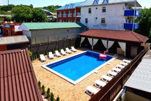 Жилье для отдыха в Джубге снять недорого. Джубга частный сектор с бассейном. «Нелли» ГОСТЕВОЙ ДОМ