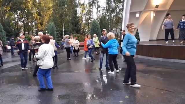 ГОРИТ КОСТЁР ЛЮБВИ НОЧНЫМИ ЗВЁЗДАМИ!??/ТАНЦЫ В ПАРКЕ ГОРЬКОГО ХАРЬКОВ СЕНТЯБРЬ 2021 смотреть онлайн